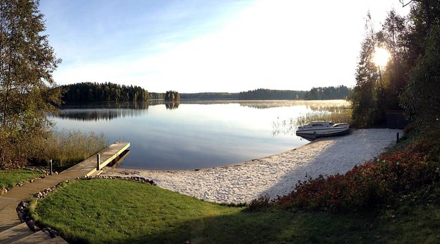 Озеро в финляндии 5. Финская безмятежность. Озера Финляндии фото. Площадка Финляндии у воды.