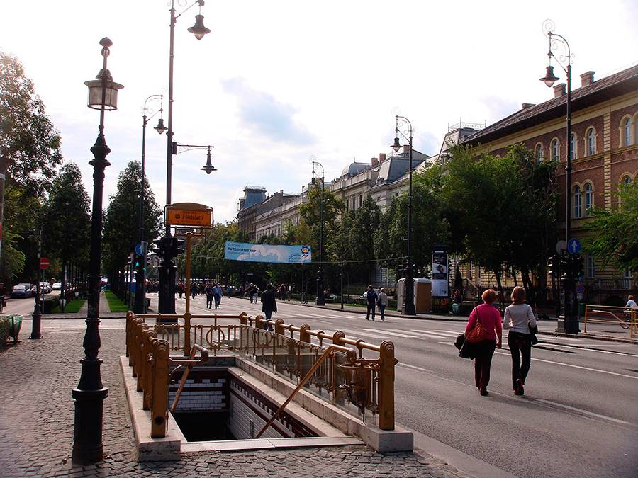 Как найти метро Будапешта, вход