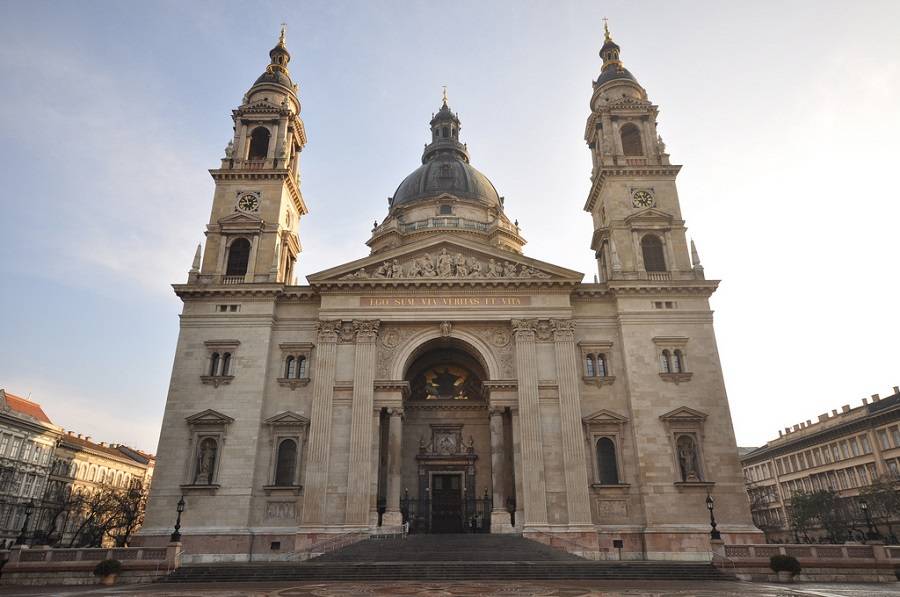 Главный фасад собора Святого Иштвана в Будапеште