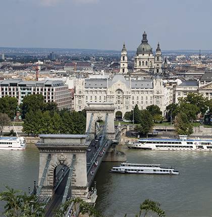 Цепной мост в Будапеште при дневном свете