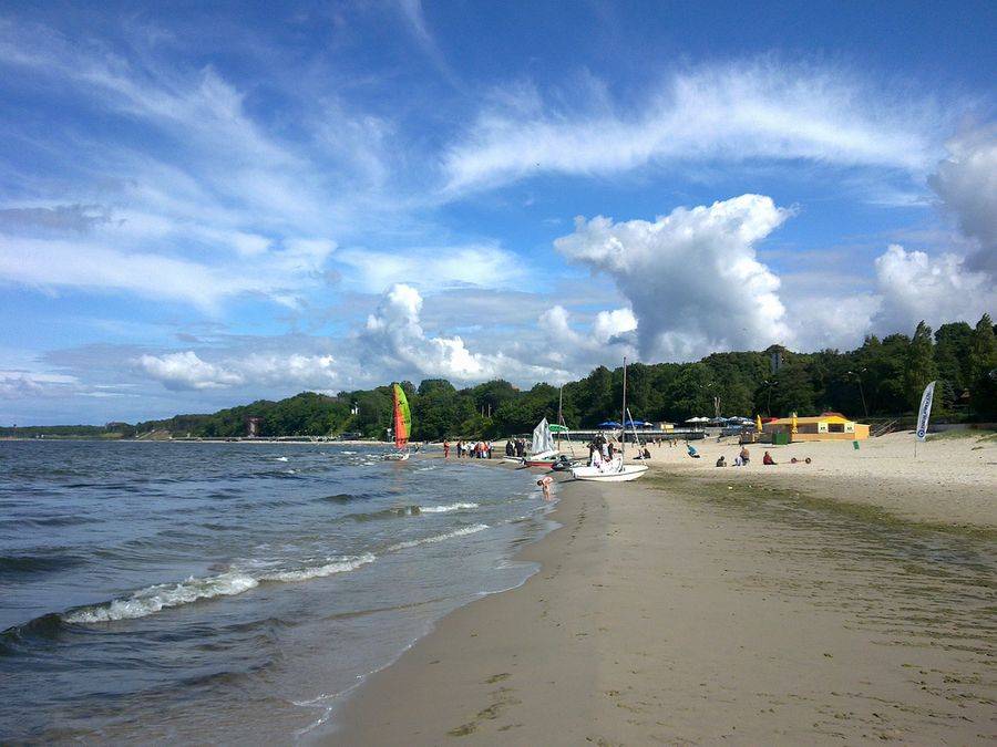 Городской округ калининград море. Пионерский Балтийское море Калининградская область. Пионерский Калининград пляж. Пляж Пионерский Калининградской области. Пионерск Калининград море.