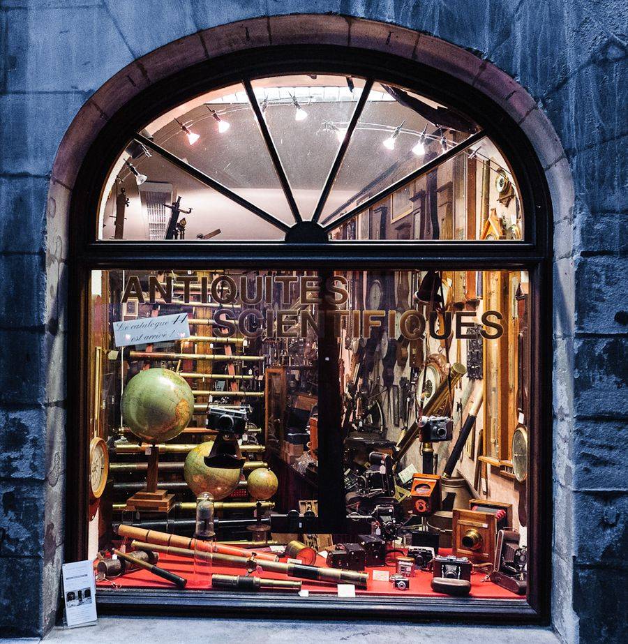Антикварный магазин в Женеве