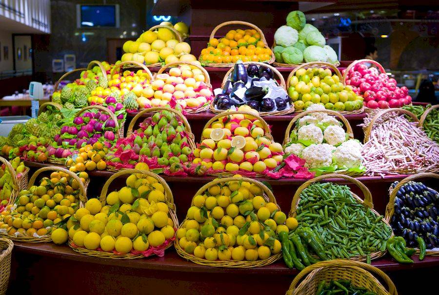 Разнообразие овощей и фруктов порадует любого покупателя