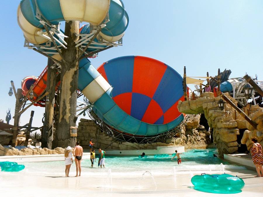 Аквапарк Yas Waterworld в Абу-Даби, горки